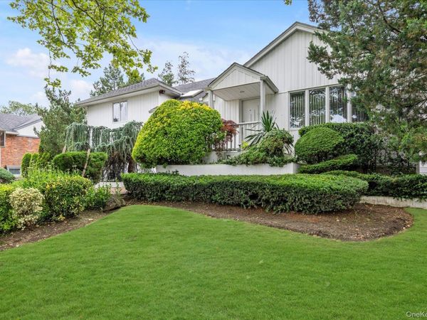 895 Cherry Lane, North Woodmere, NY 11581