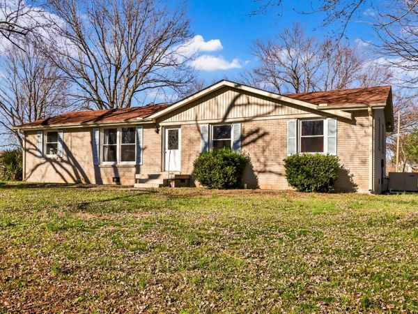 2206 Green Acres Dr, Clarksville, TN 37042