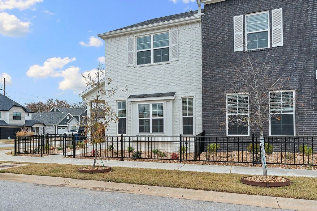 2910 SW Arlington Boulevard, Bentonville, AR 72713 Main Photo