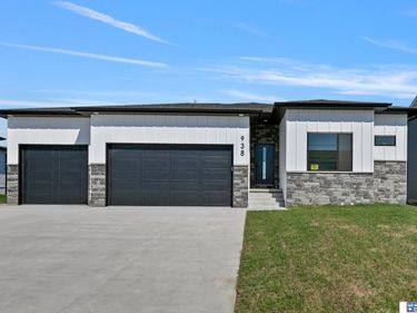 938 W Avondale Street, Lincoln, NE 68523