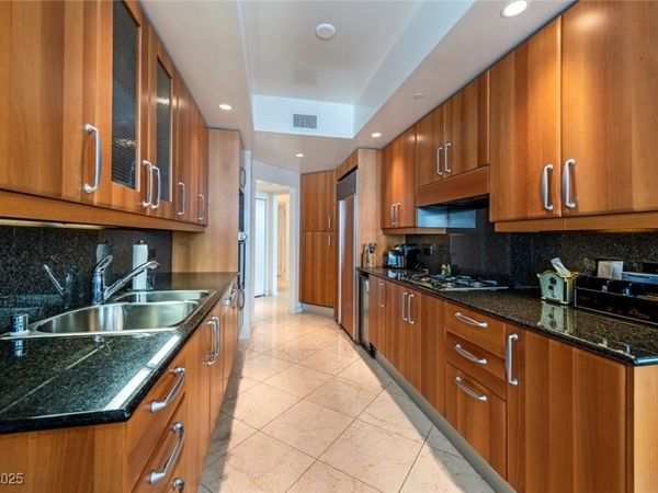 2877 Paradise Road, Unit 906, Las Vegas, NV 89109