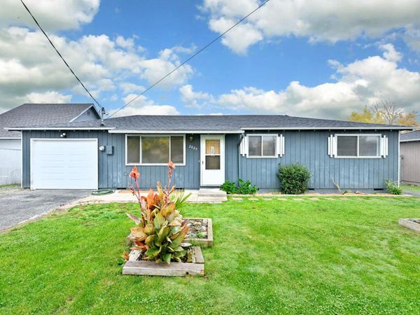 2825 Howard Avenue, Medford, OR 97501