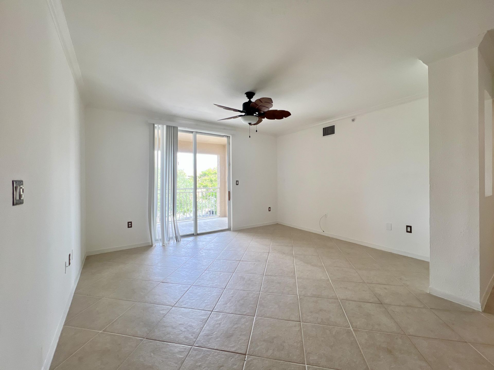 6450 Emerald Dunes Drive, Unit 301, West Palm Beach, FL 33411 Photo