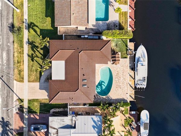 800 SE 3rd Ter, Pompano Beach, FL 33060