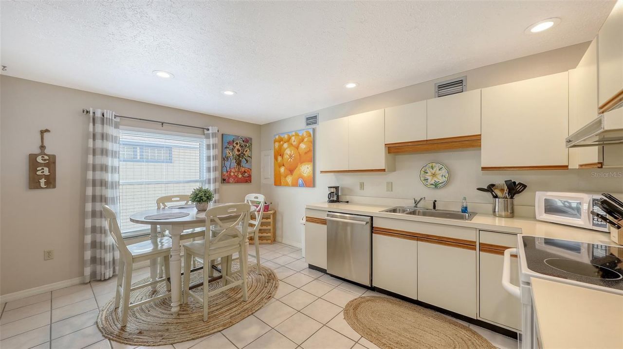 126/128 Avenida Veneccia, Sarasota, FL 34242 Photo