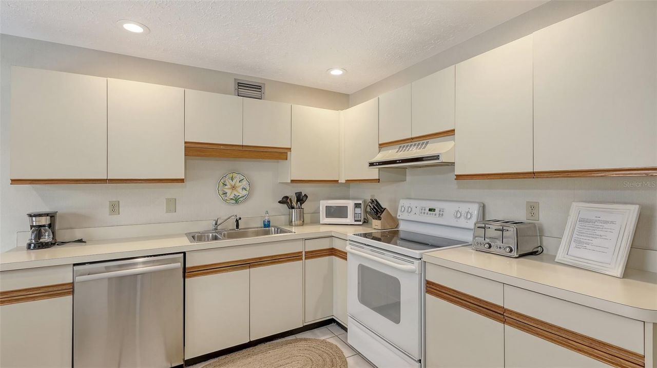 126/128 Avenida Veneccia, Sarasota, FL 34242 Photo