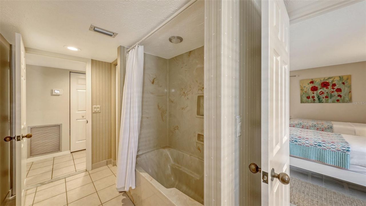 126/128 Avenida Veneccia, Sarasota, FL 34242 Photo