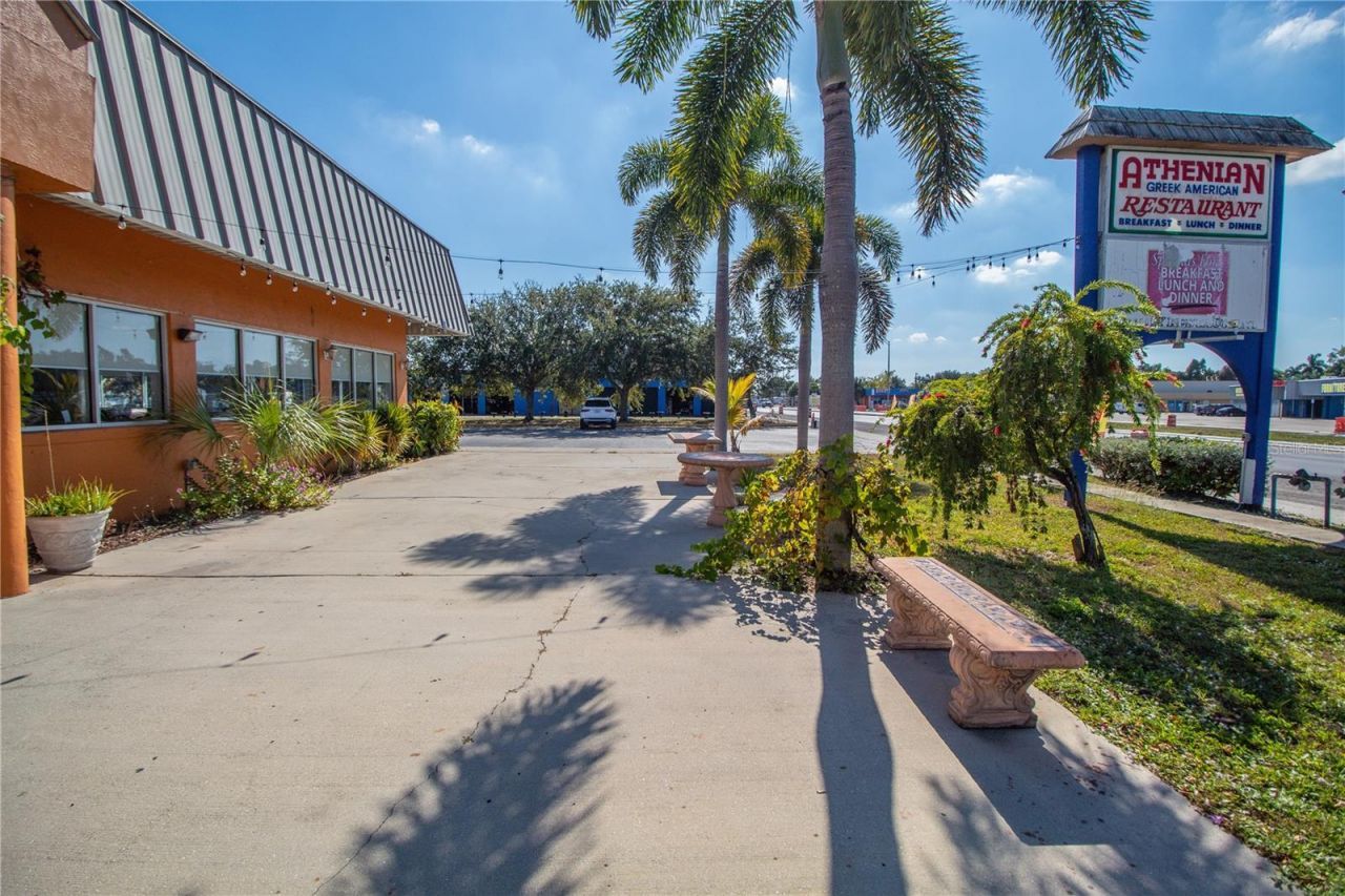 1130 N Tamiami Trail, North Fort Myers, FL 33903 Photo