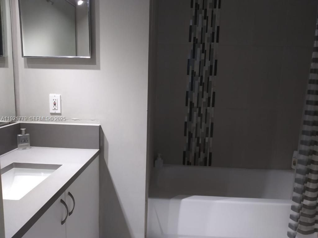 19901 E Country Club Dr, Unit 2305, Aventura, FL 33180 Photo
