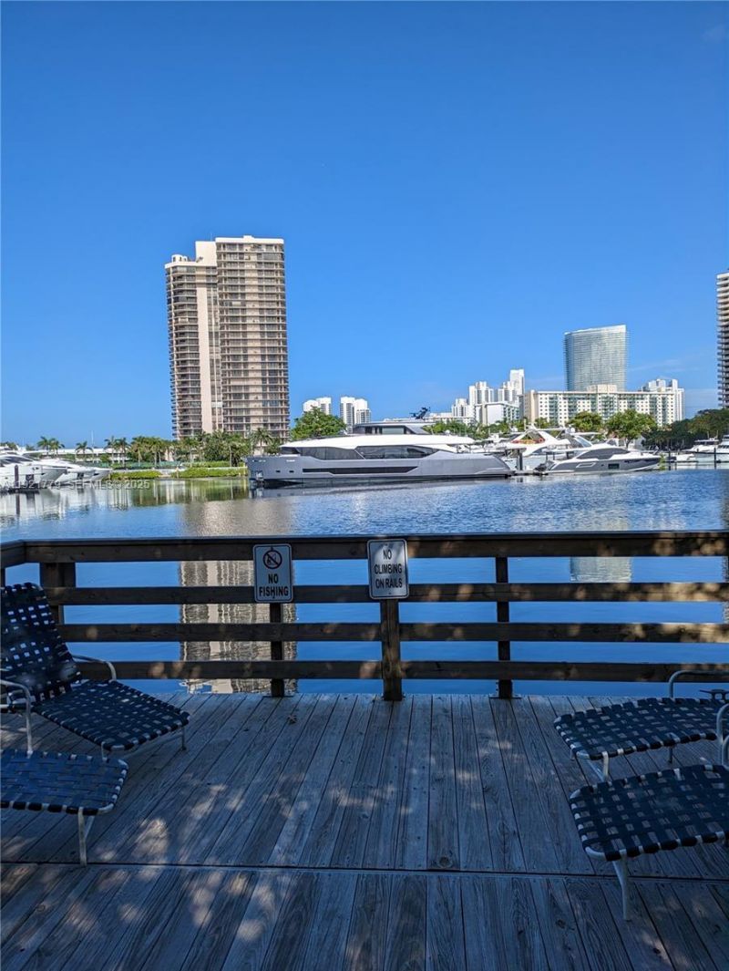 19901 E Country Club Dr, Unit 2305, Aventura, FL 33180 Photo