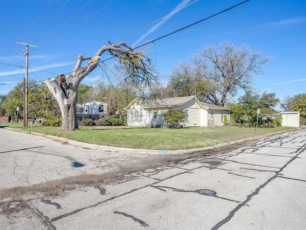 7900 Raymond Avenue , White Settlement, TX 76108