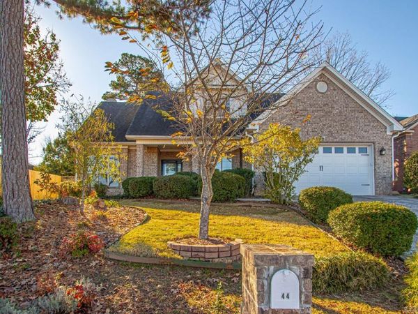 44 W Point Dr, Maumelle, AR 72113