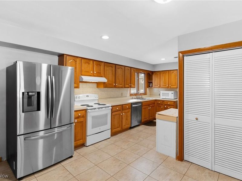 193 Fairway Drive, Akron, OH 44333 Photo 10