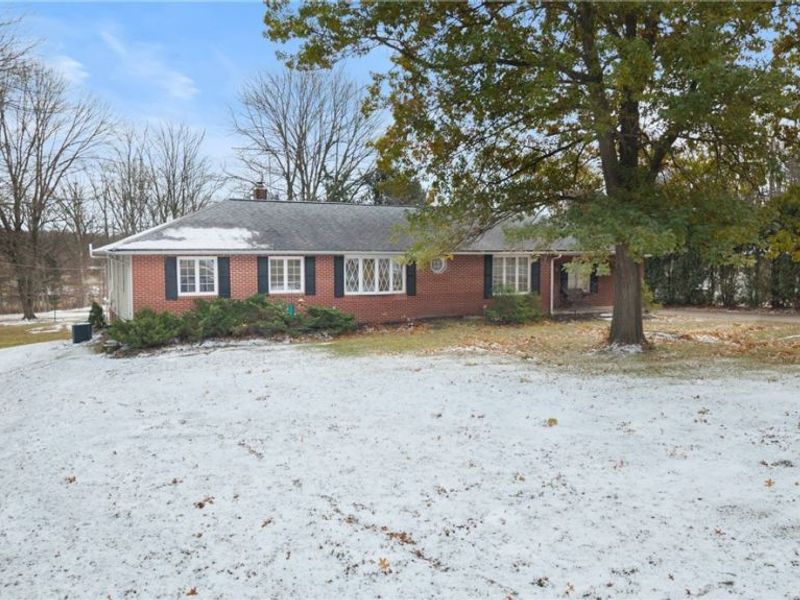 193 Fairway Drive, Akron, OH 44333 Photo 2