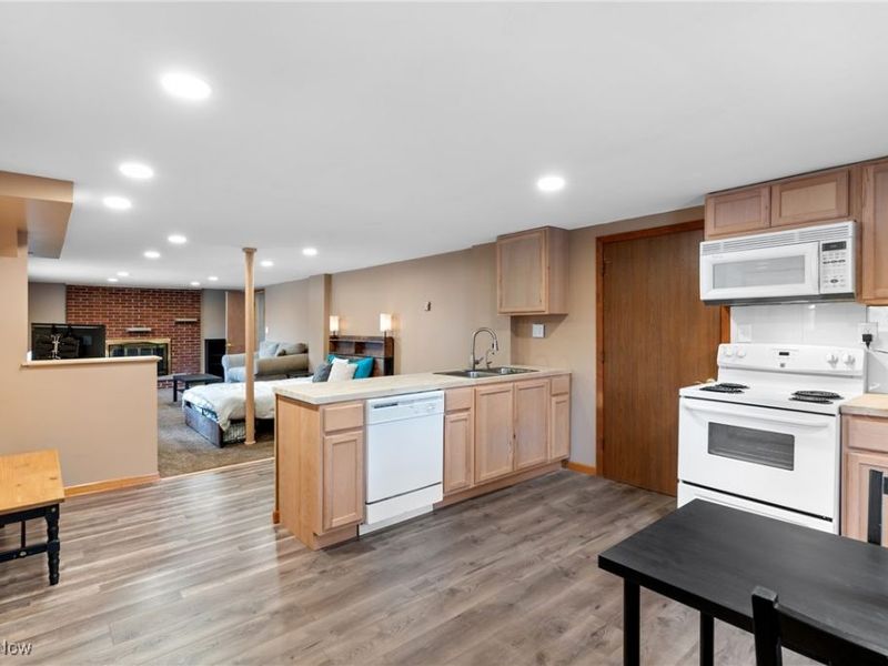 193 Fairway Drive, Akron, OH 44333 Photo 29