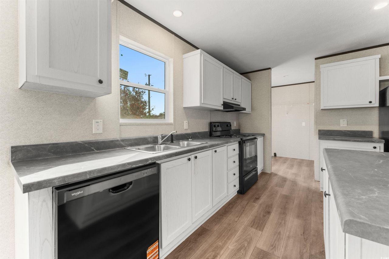 1229 Francis Marion Dr. Photo 9