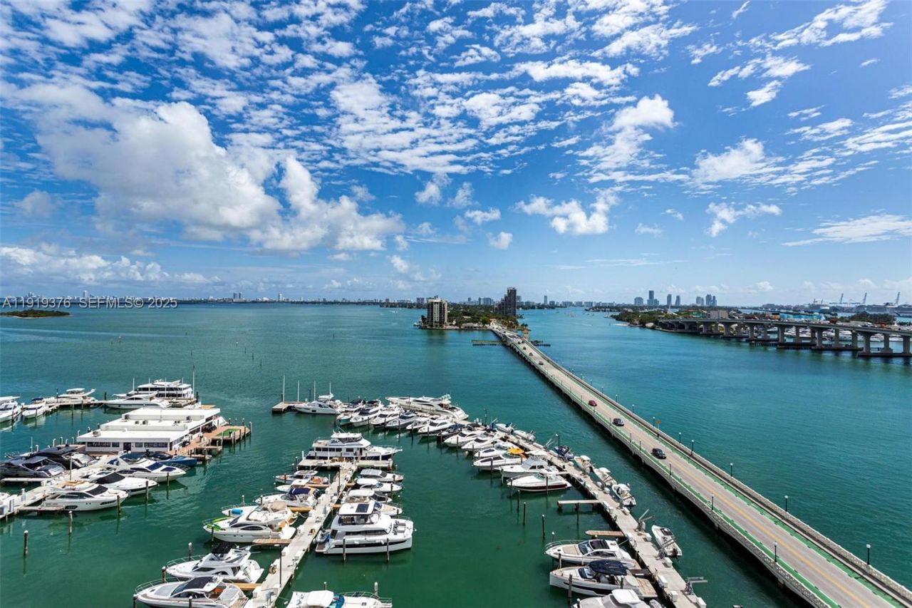 555 NE 15th St, Unit 15B, Miami, FL 33132 Photo