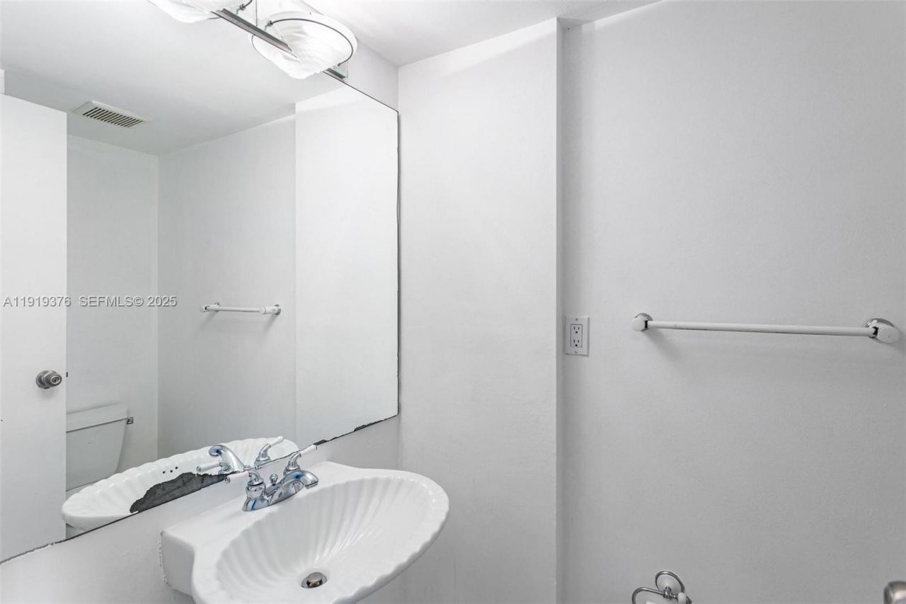 555 NE 15th St, Unit 15B, Miami, FL 33132 Photo