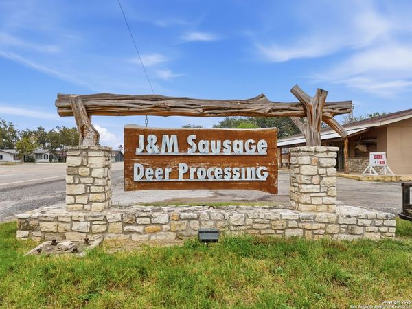 320 E Fisher, Uvalde, TX 78881