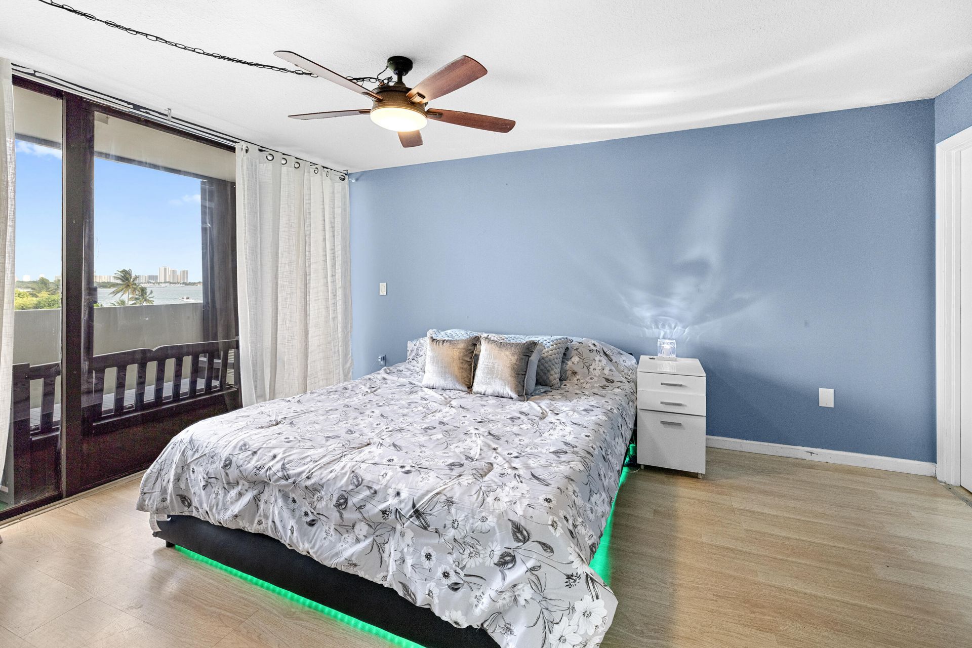 5600 N Flagler Drive, Unit 407, West Palm Beach, FL 33407 Photo