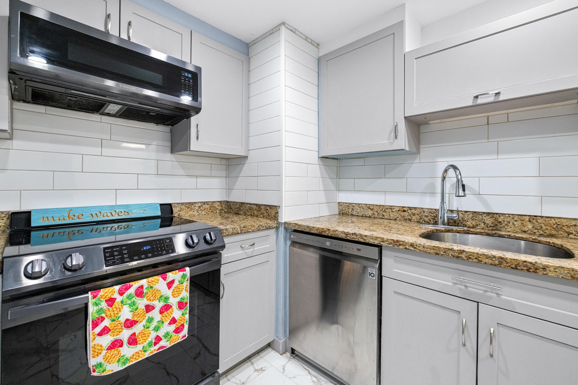 5600 N Flagler Drive, Unit 407, West Palm Beach, FL 33407 Photo