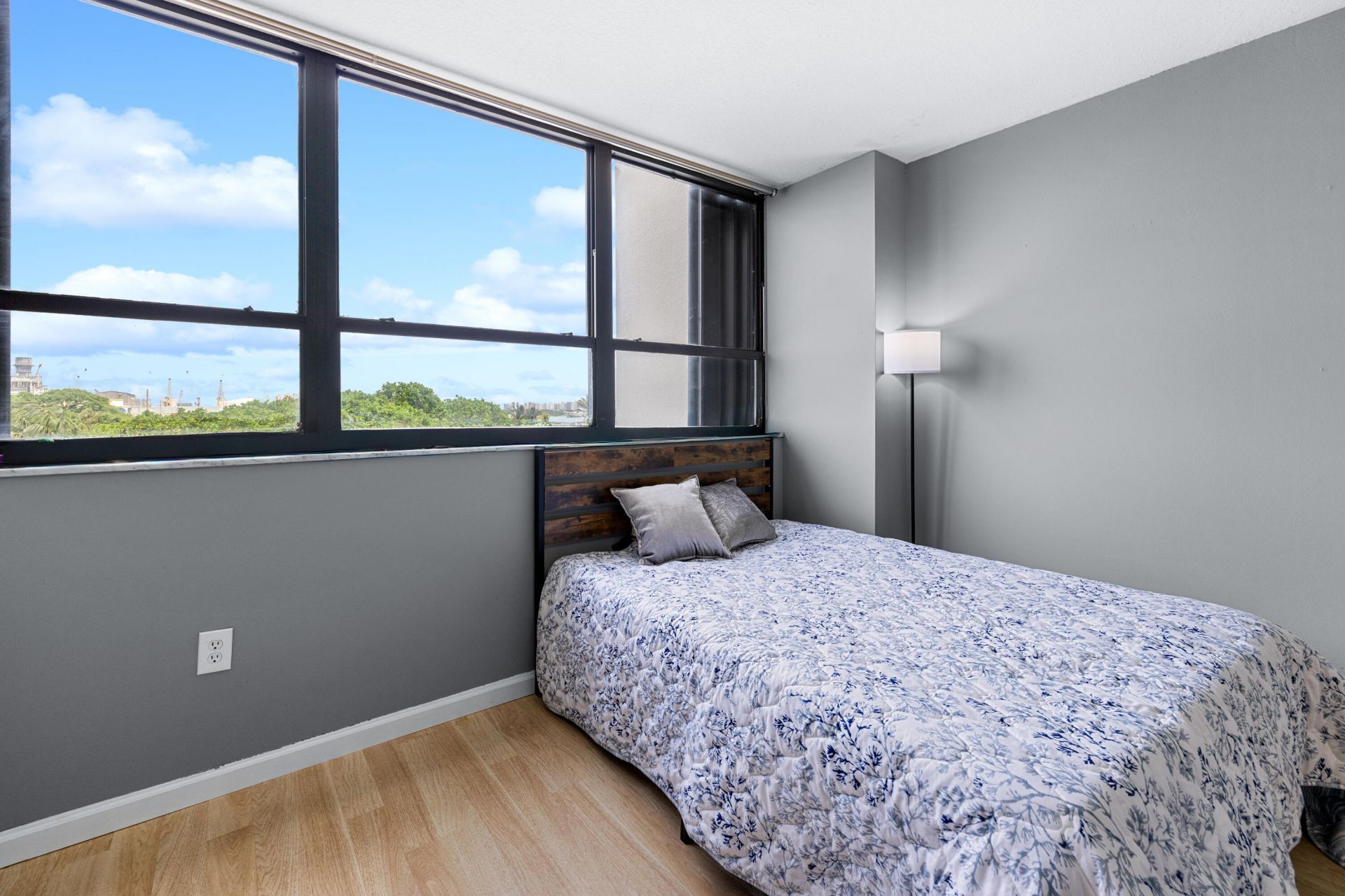 5600 N Flagler Drive, Unit 407, West Palm Beach, FL 33407 Photo