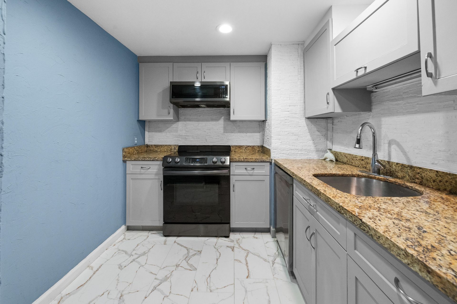 5600 N Flagler Drive, Unit 407, West Palm Beach, FL 33407 Photo