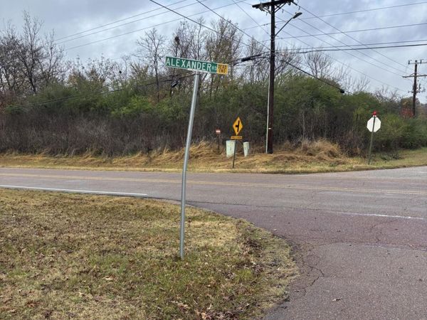 Alexander Drive, Olive Branch, MS 38654