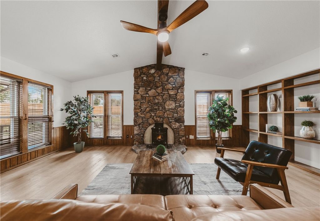 916 S 25th Place, Rogers, AR 72758 Main Photo