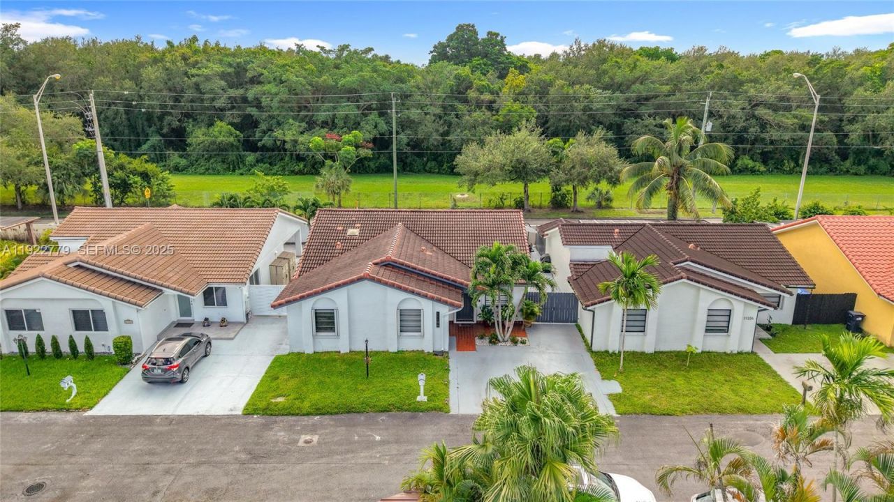 11196 SW 75th Ter, Miami, FL 33173 Photo