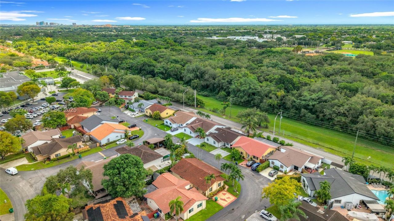 11196 SW 75th Ter, Miami, FL 33173 Photo