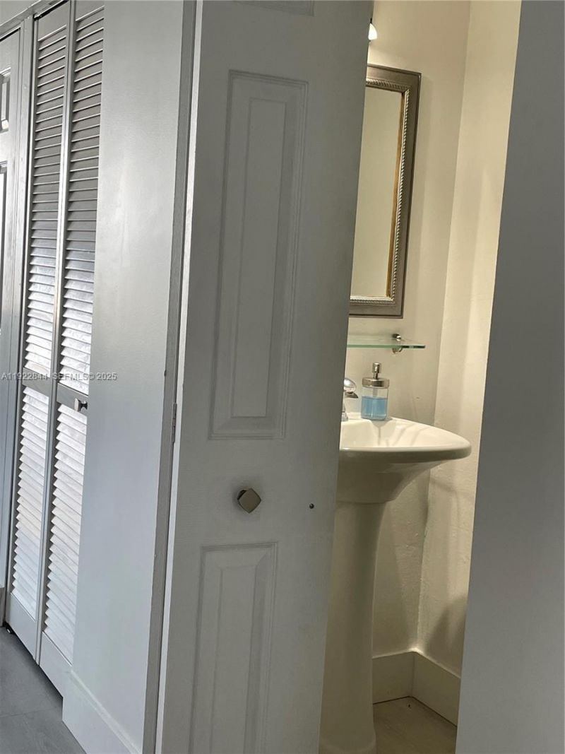 6900 Bay Dr, Unit 7A, Miami Beach, FL 33141 Photo