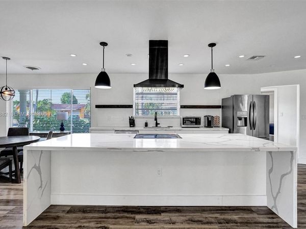 2106 NE 16th Ave, Wilton Manors, FL 33305