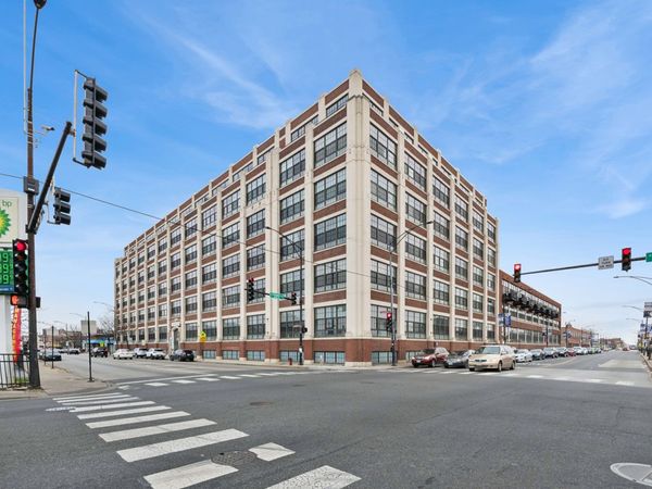 3963 W Belmont Avenue, Unit 310, Chicago, IL 60618