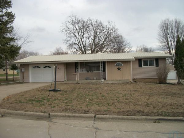 412 Spruce Street, Aurelia, IA 00000