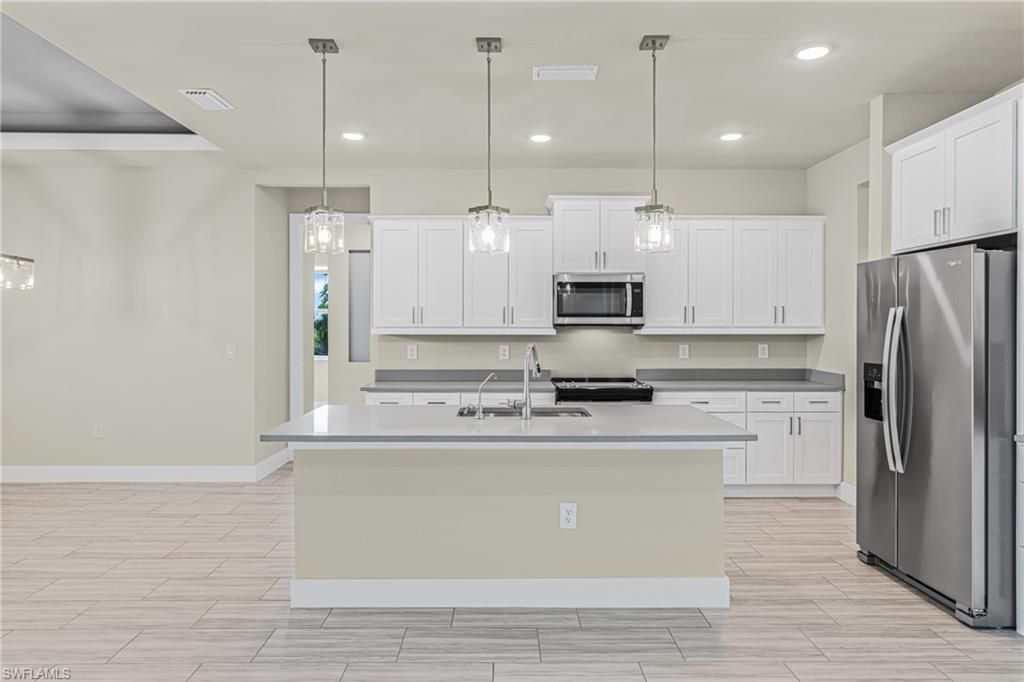 913 NW 33rd Pl, Cape Coral, FL 33993 Photo