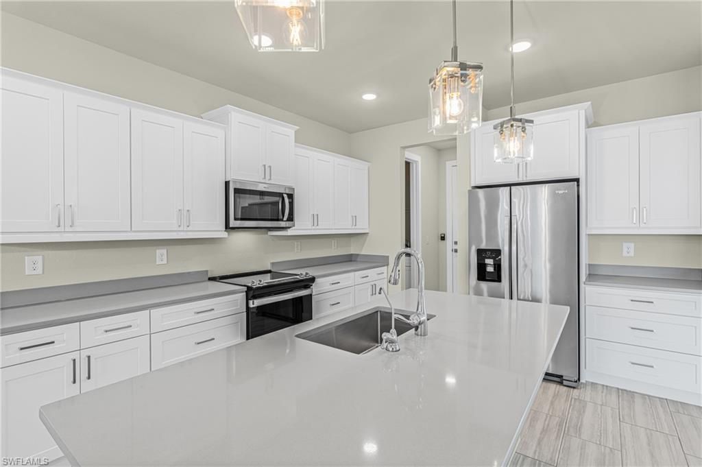 913 NW 33rd Pl, Cape Coral, FL 33993 Photo