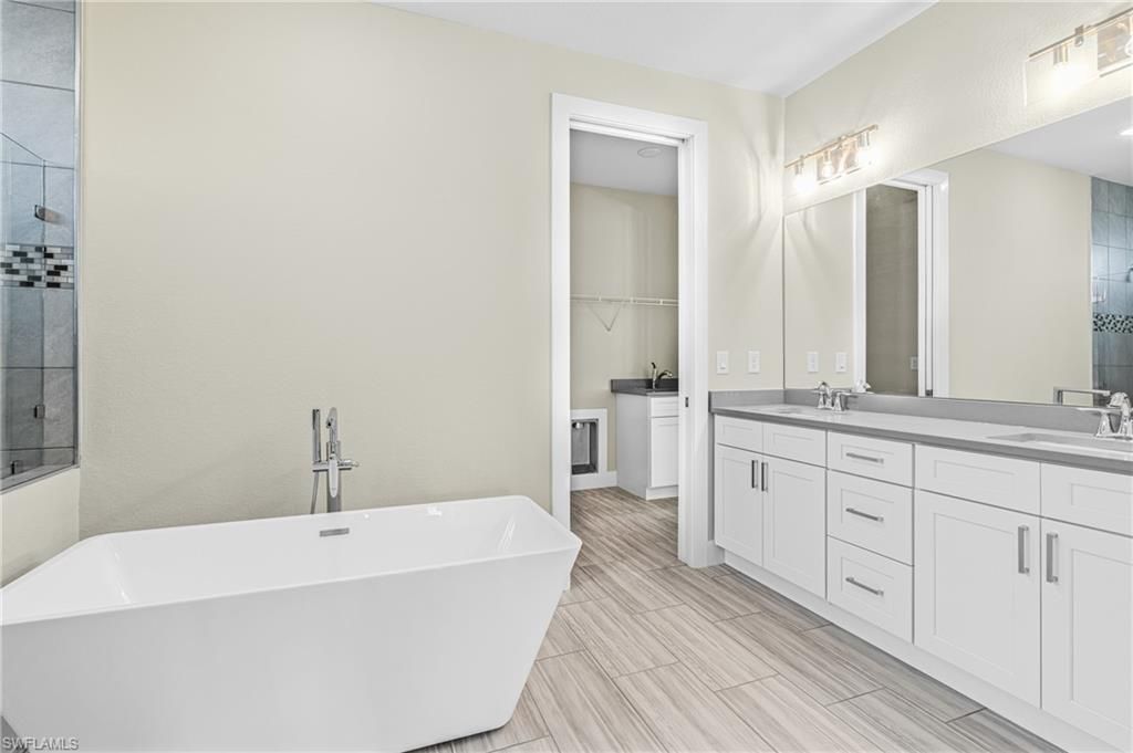 913 NW 33rd Pl, Cape Coral, FL 33993 Photo