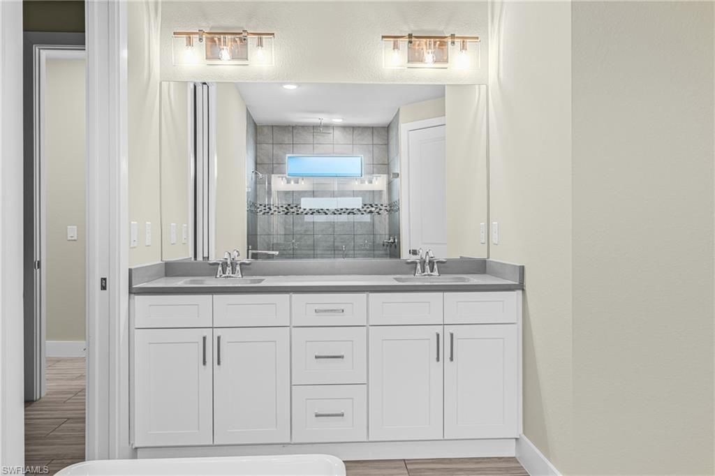 913 NW 33rd Pl, Cape Coral, FL 33993 Photo