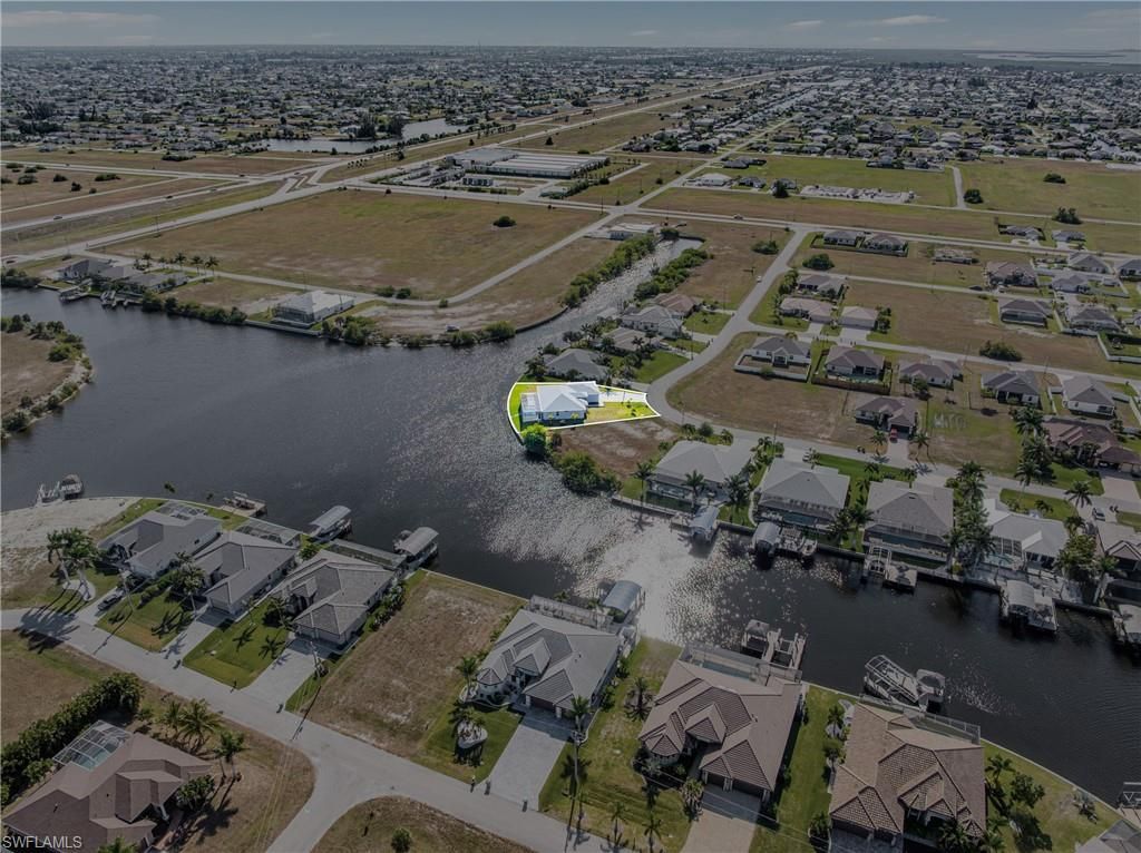 913 NW 33rd Pl, Cape Coral, FL 33993 Photo