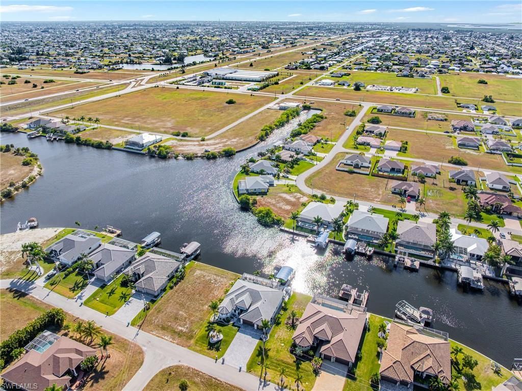 913 NW 33rd Pl, Cape Coral, FL 33993 Photo