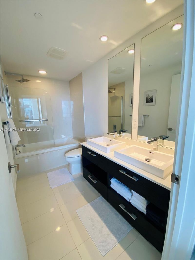 55 SW 9th St, Unit 3001, Miami, FL 33130 Photo