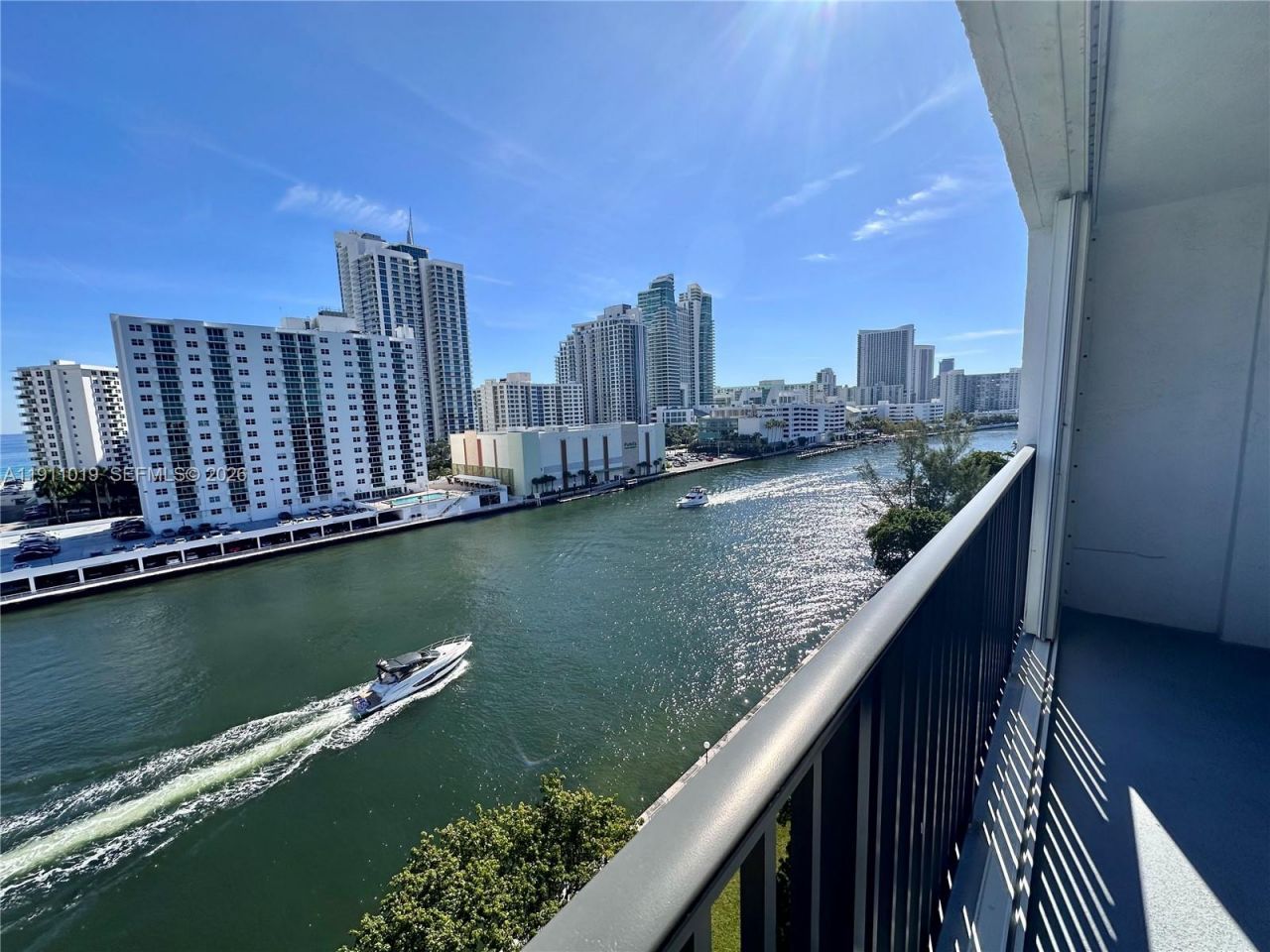 800 Parkview Dr, Unit 1021, Hallandale Beach, FL 33009 Photo