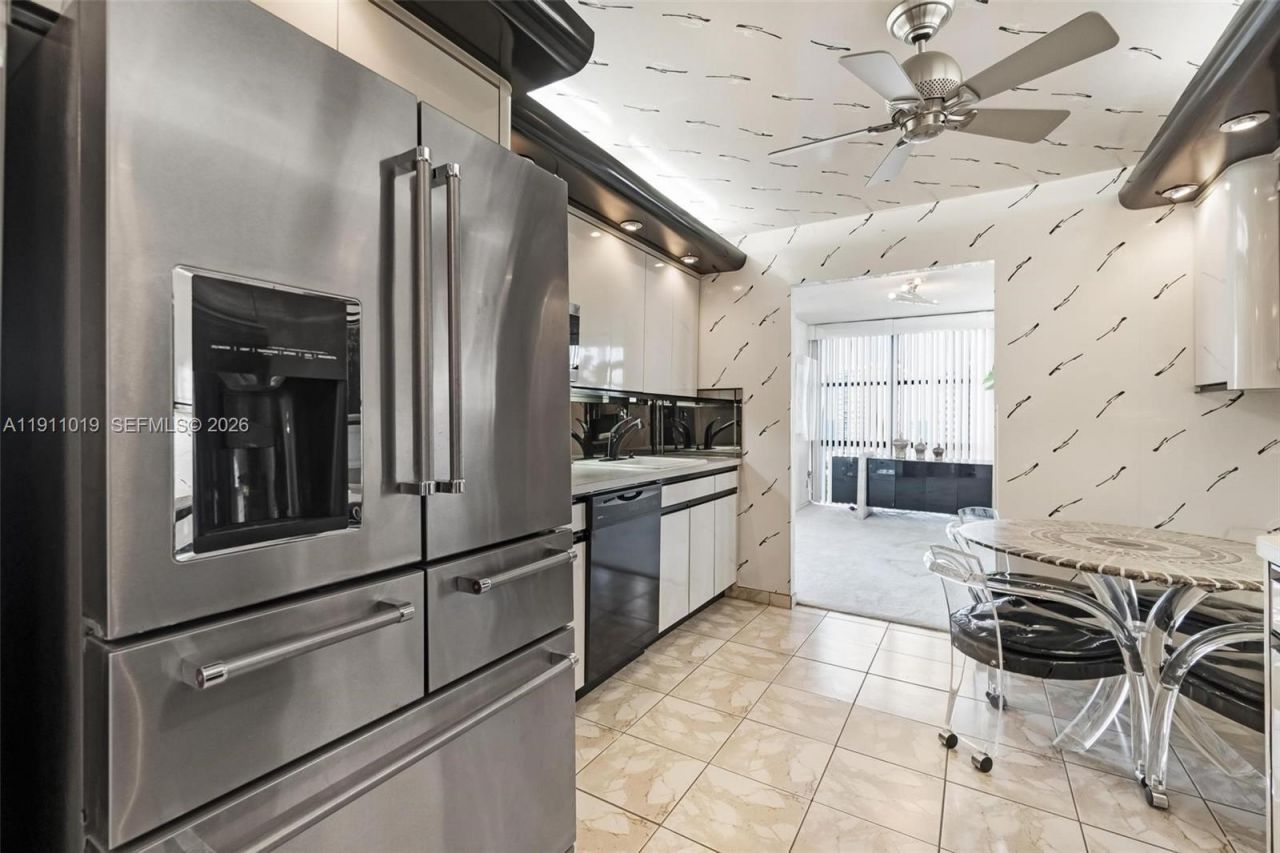 800 Parkview Dr, Unit 1021, Hallandale Beach, FL 33009 Photo