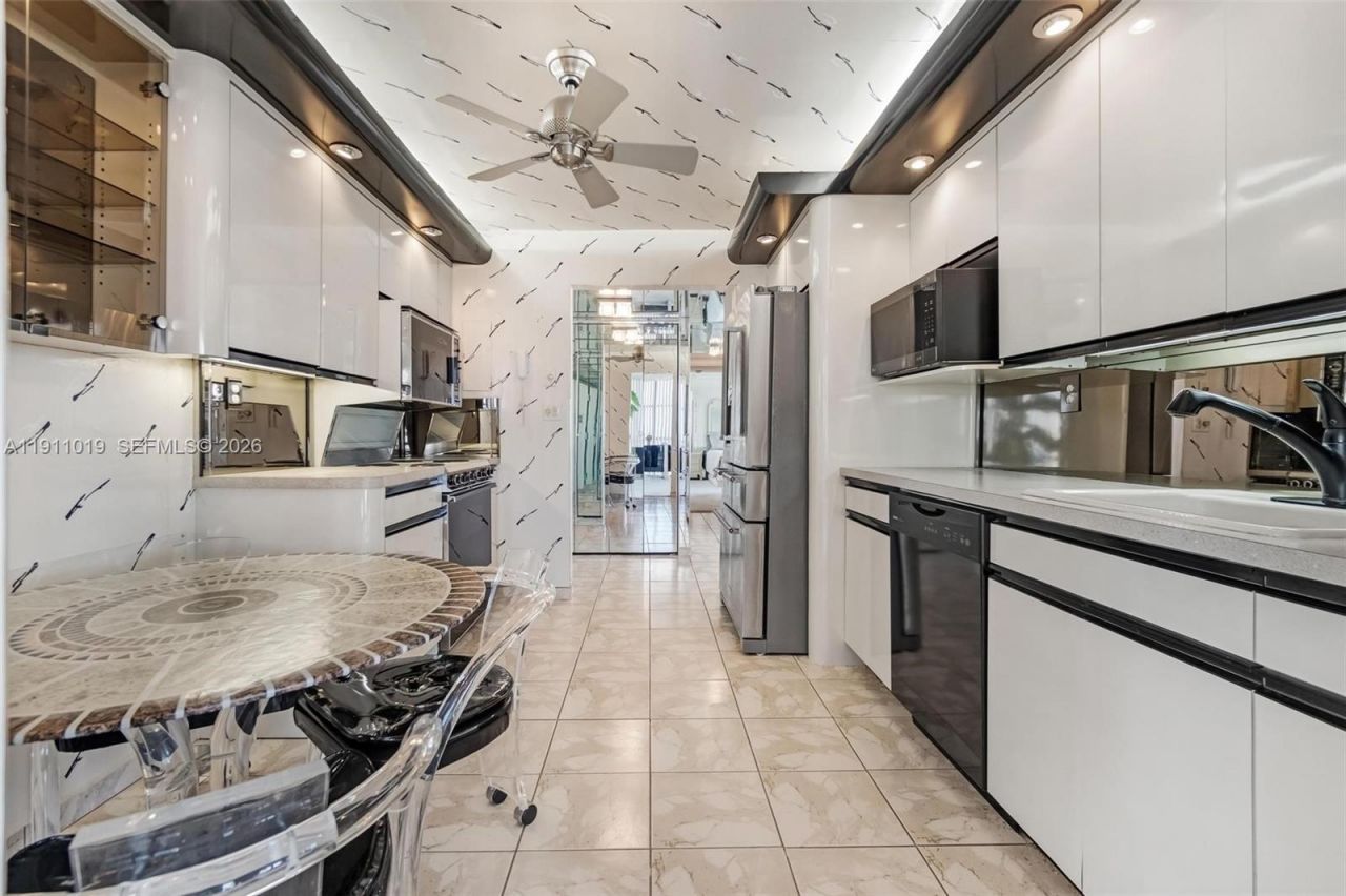 800 Parkview Dr, Unit 1021, Hallandale Beach, FL 33009 Photo