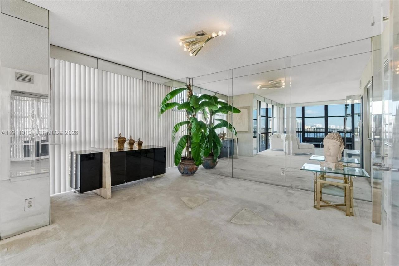 800 Parkview Dr, Unit 1021, Hallandale Beach, FL 33009 Photo