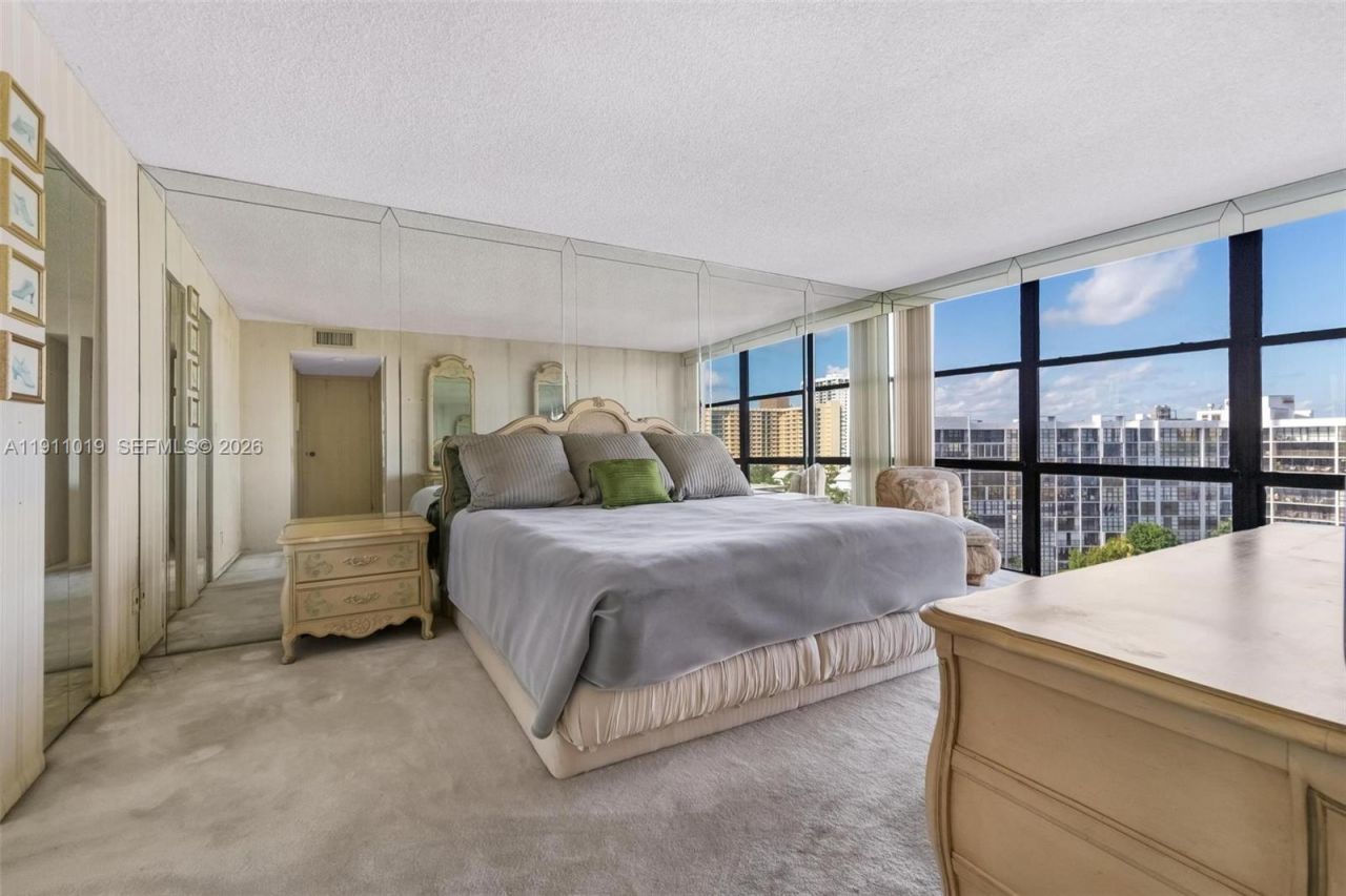 800 Parkview Dr, Unit 1021, Hallandale Beach, FL 33009 Photo