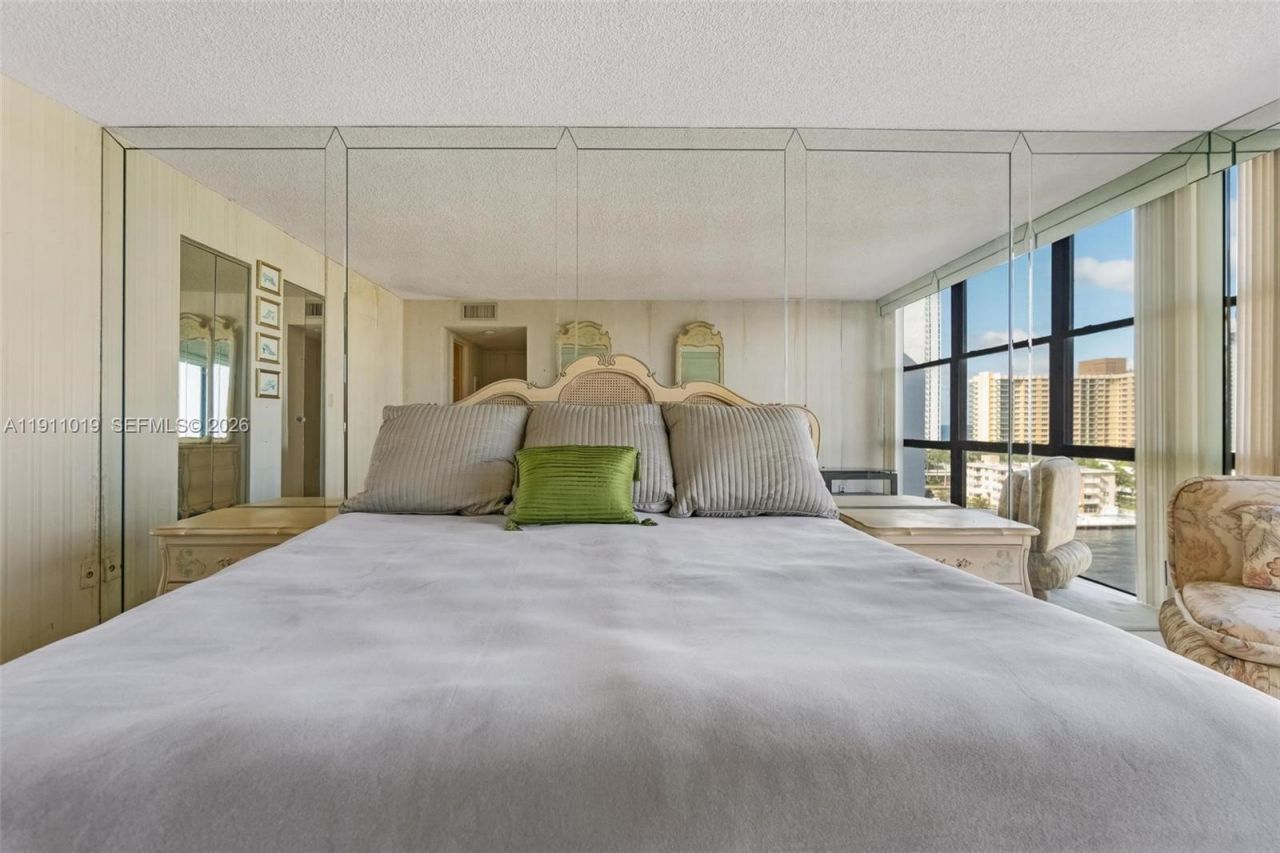 800 Parkview Dr, Unit 1021, Hallandale Beach, FL 33009 Photo