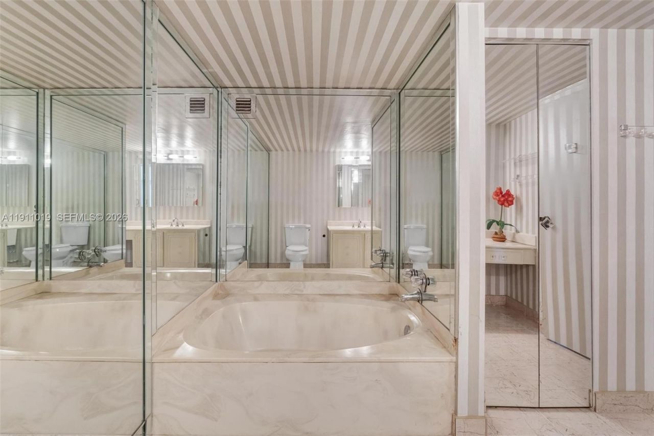 800 Parkview Dr, Unit 1021, Hallandale Beach, FL 33009 Photo