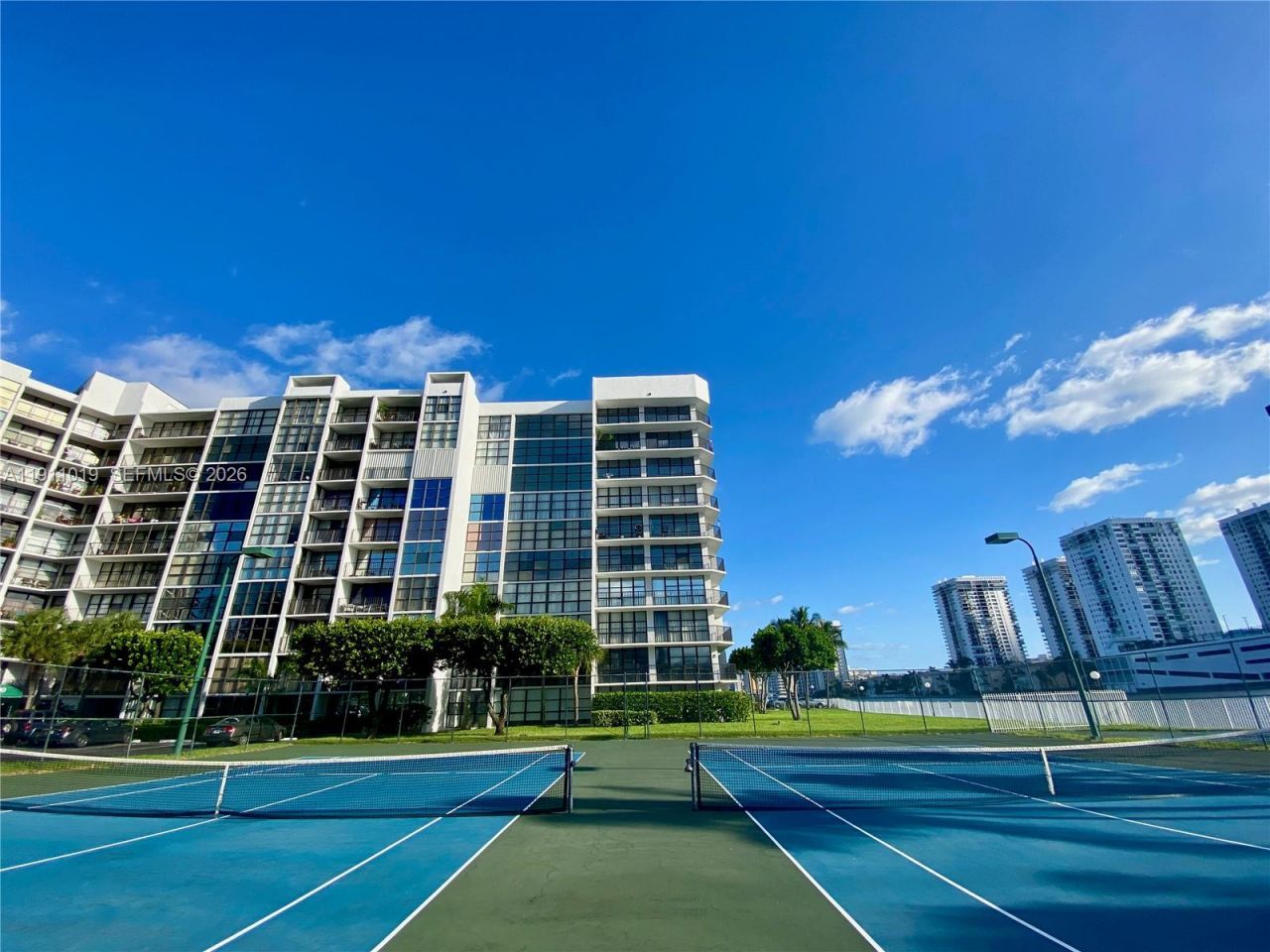 800 Parkview Dr, Unit 1021, Hallandale Beach, FL 33009 Photo